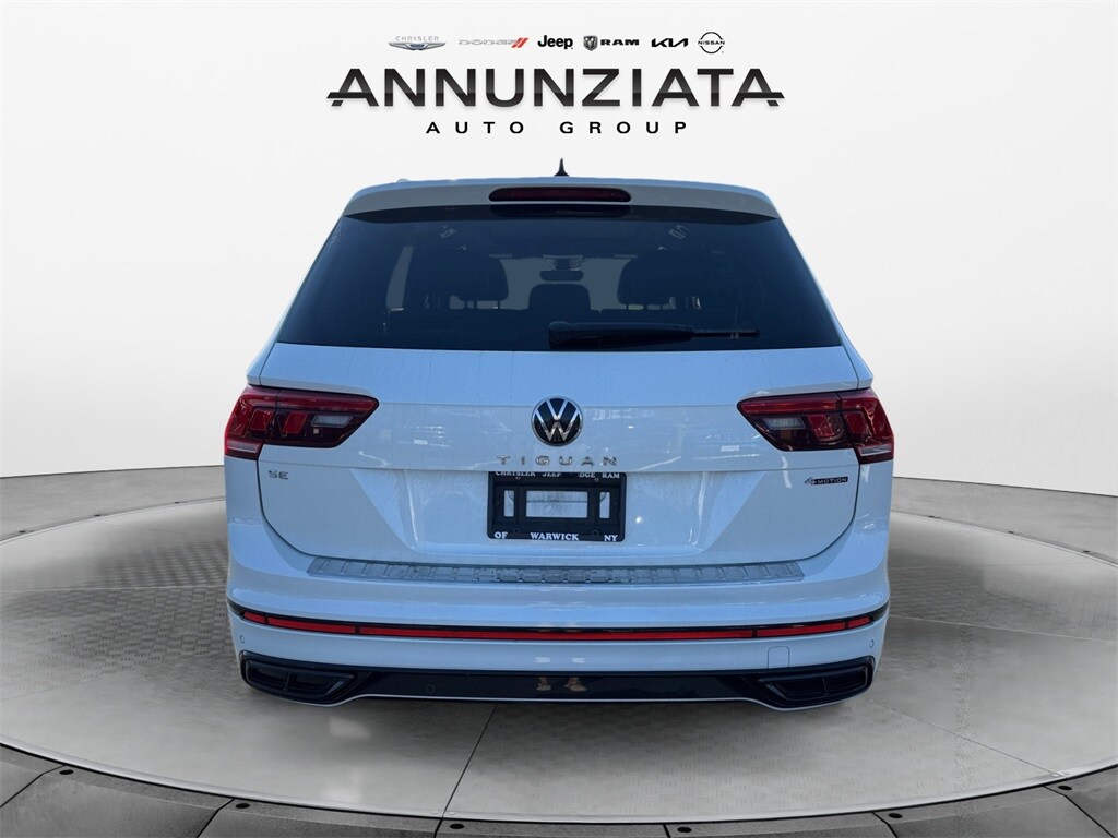 2022 Volkswagen Tiguan SE R-Line Black photo 4