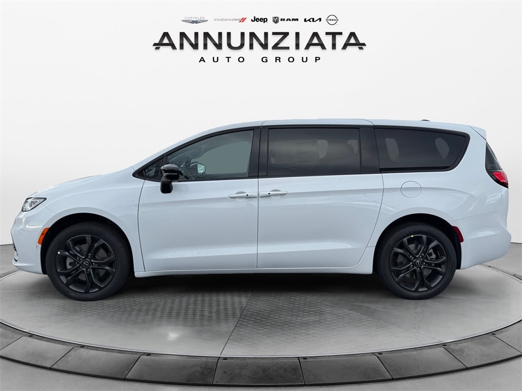 New 2026 Chrysler Pacifica Select Passenger Van