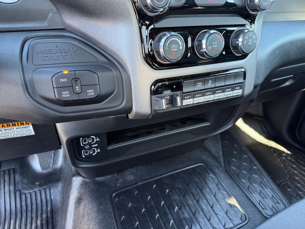 2025 RAM 3500 Chassis Tradesman - Photo 14
