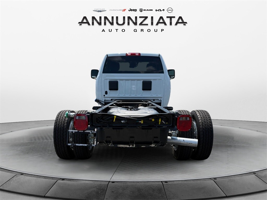2025 Ram 5500 photo 4