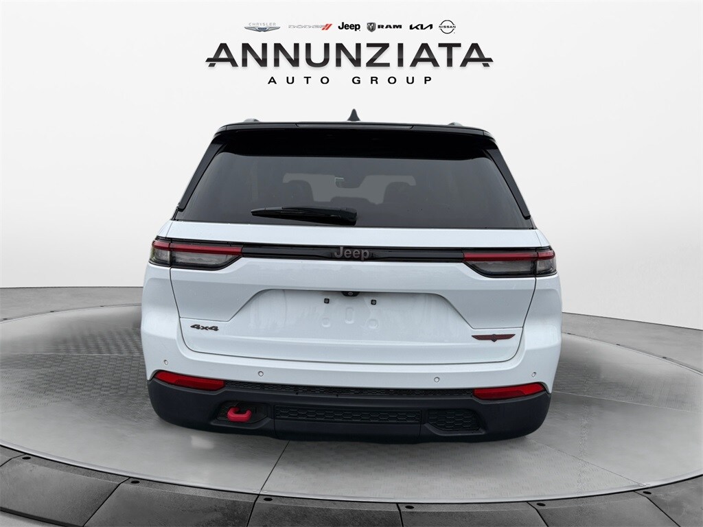 2022 Jeep Grand Cherokee Trailhawk photo 3