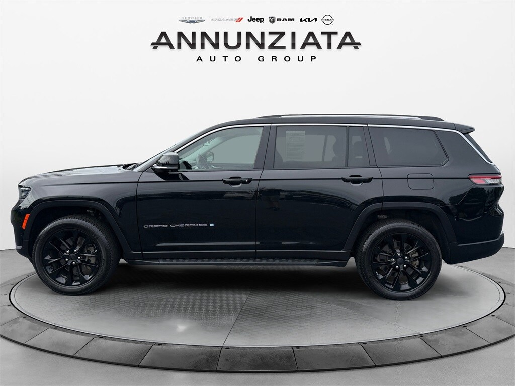 2022 Jeep Grand Cherokee Limited photo 2