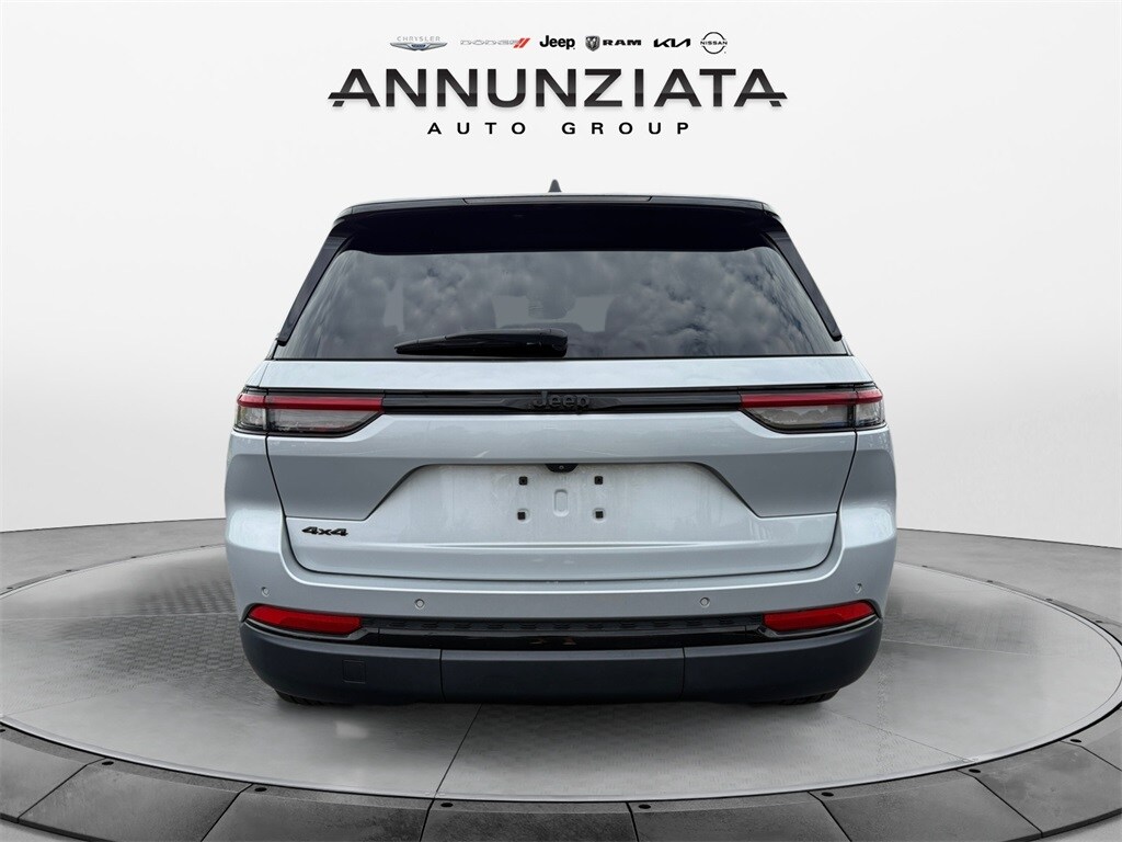 2022 Jeep Grand Cherokee Altitude photo 4