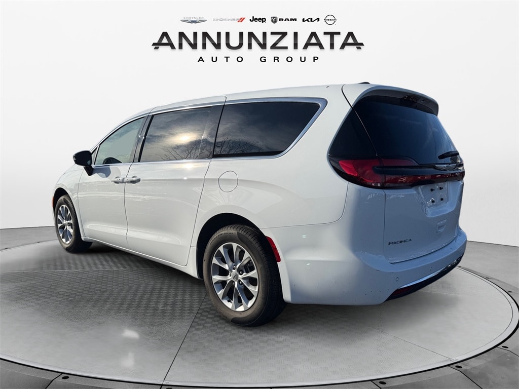 Used 2025 Chrysler Pacifica Select Minivan/Van