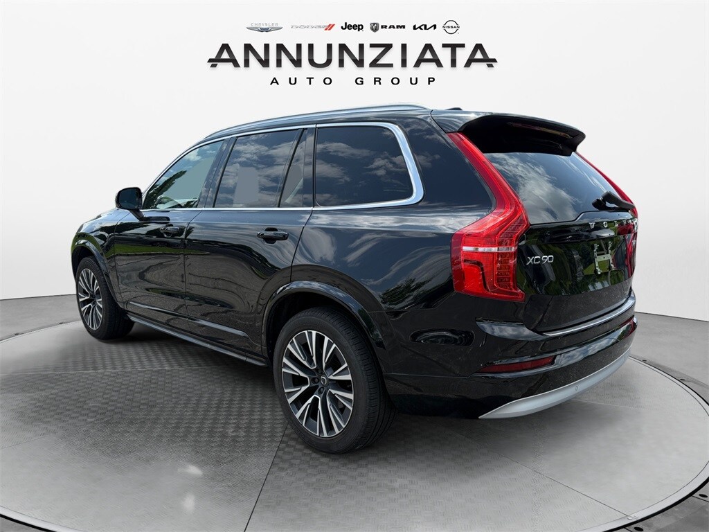 2022 Volvo XC90 T6 Momentum photo 3