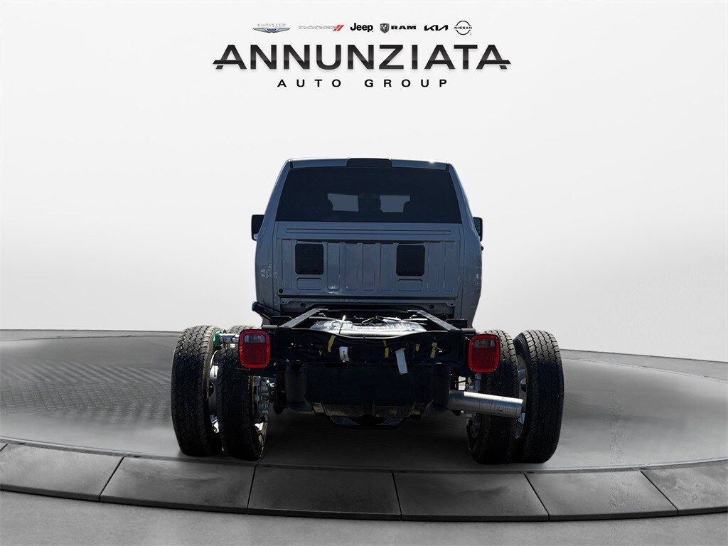 2024 Ram 5500 photo 4