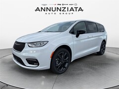 2026 Chrysler Pacifica Select Passenger Van