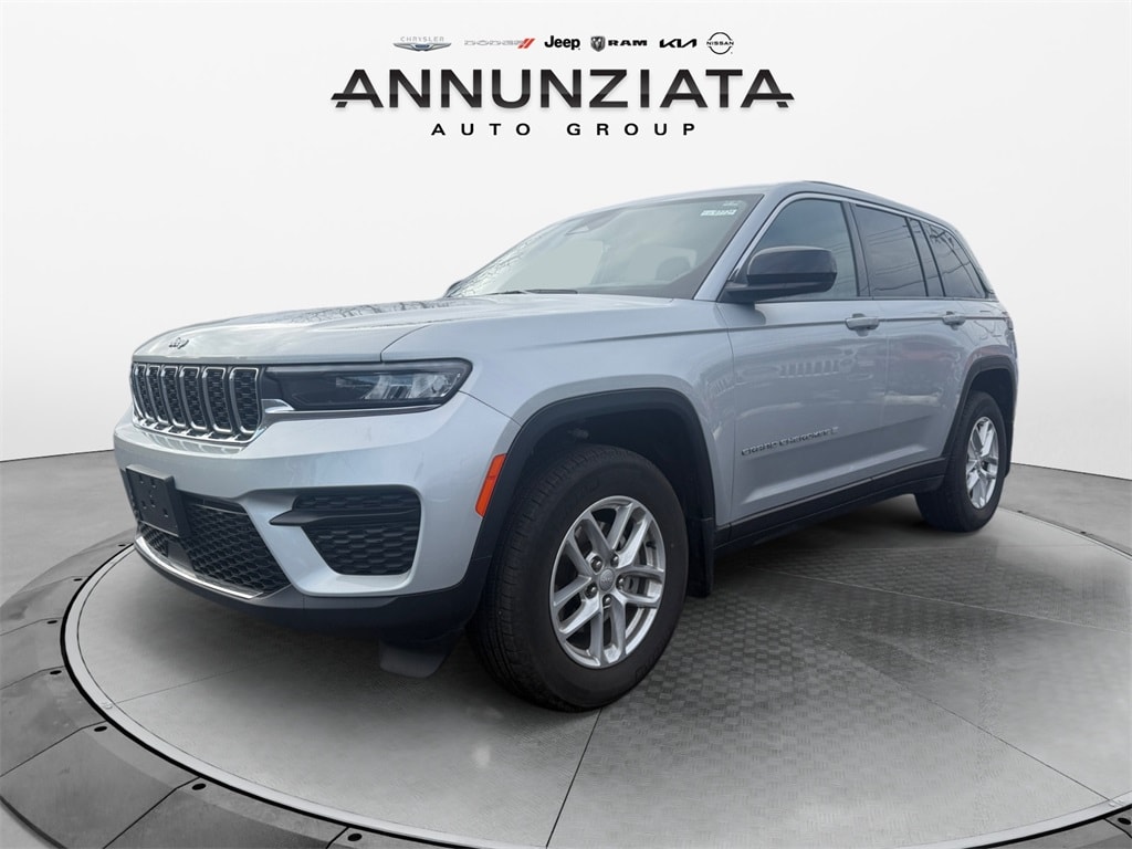 2025 Jeep Grand Cherokee Laredo's photo