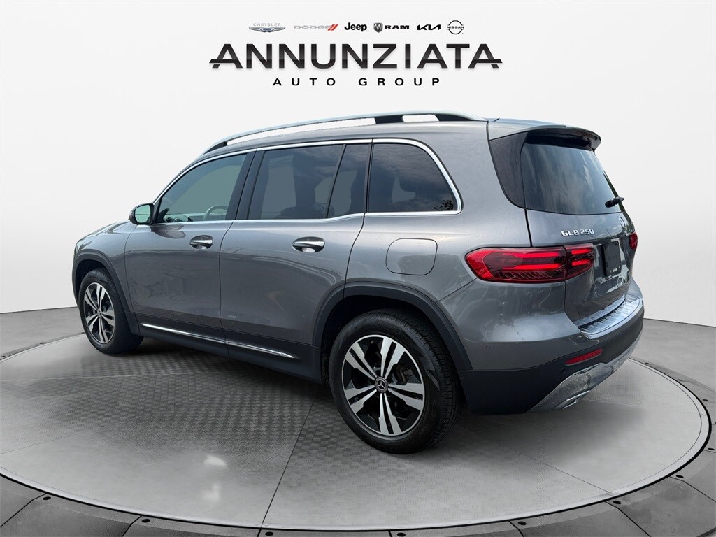 2024 Mercedes Benz GLB 250 4MATIC photo 3
