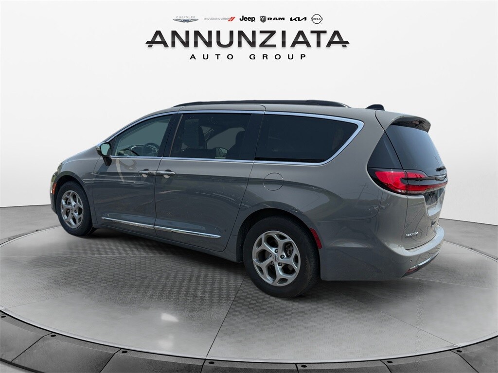 2023 Chrysler Pacifica Limited photo 3