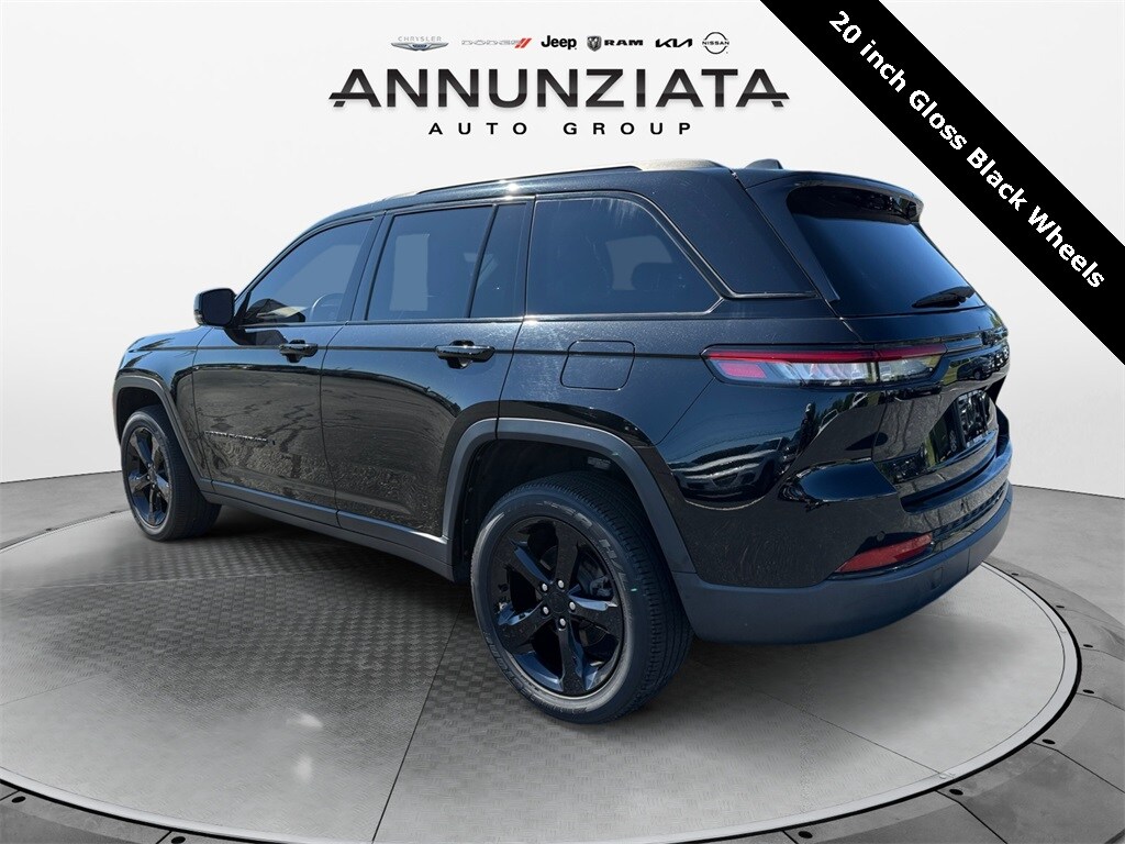 2022 Jeep Grand Cherokee Altitude photo 2
