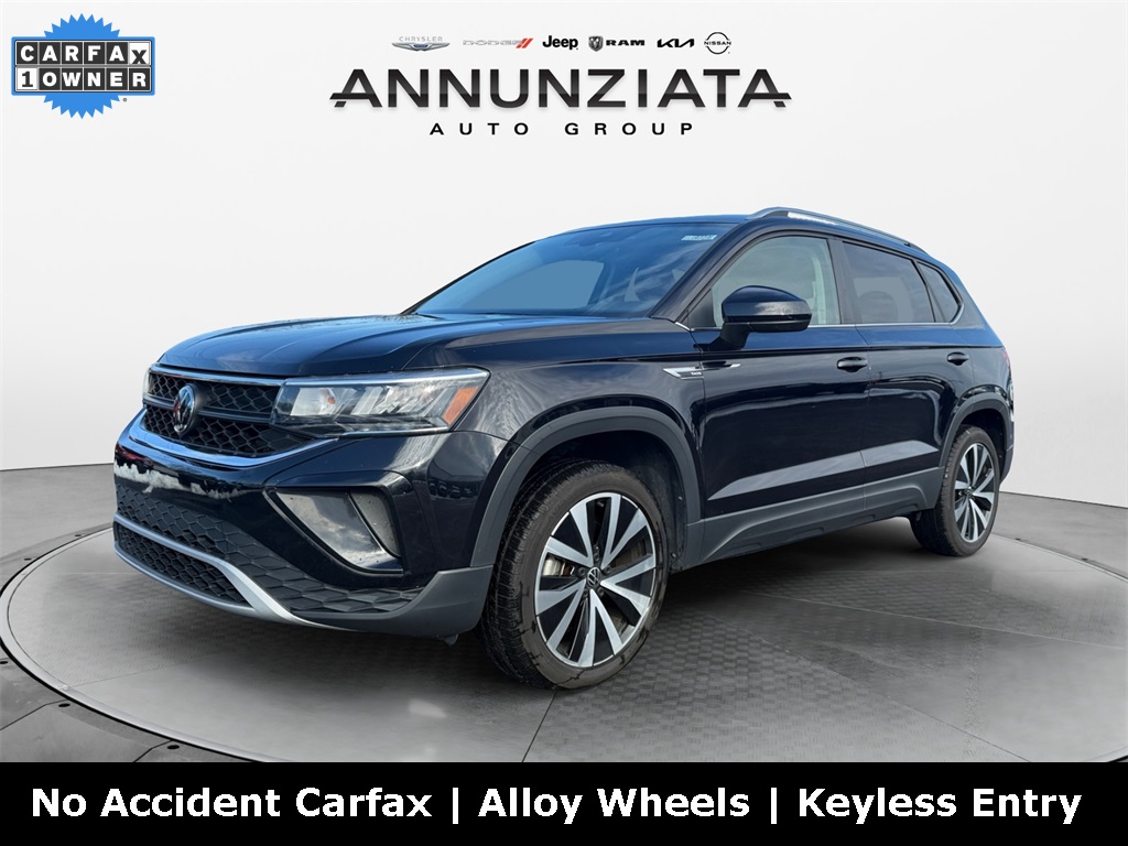 2024 Volkswagen Taos SE's photo