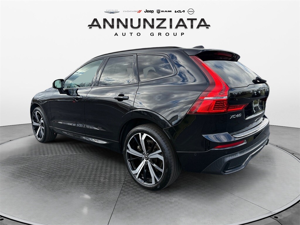 2023 Volvo XC60 Ultimate photo 3