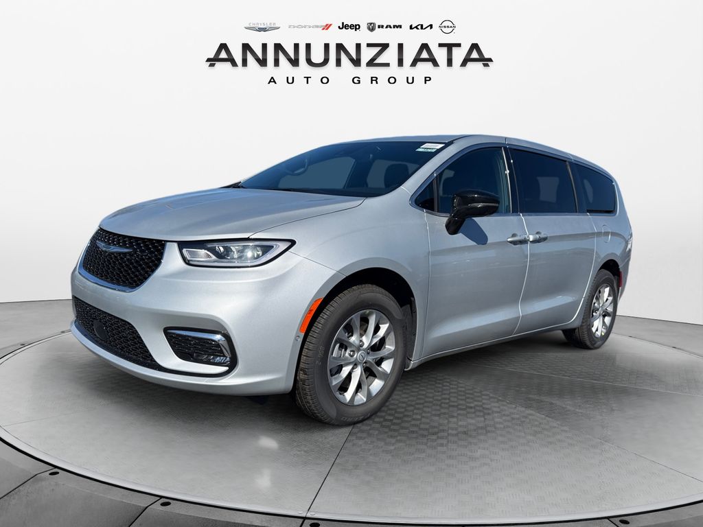 2026 Chrysler Pacifica Select AWD's photo