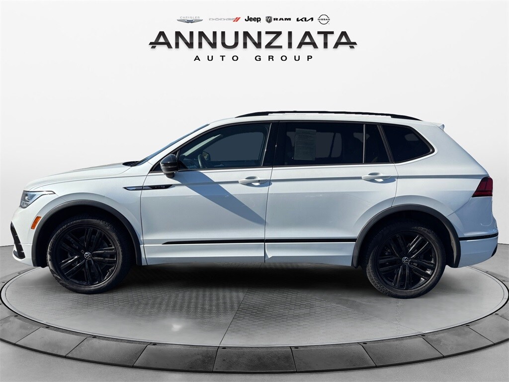 2022 Volkswagen Tiguan SE R-Line Black photo 2
