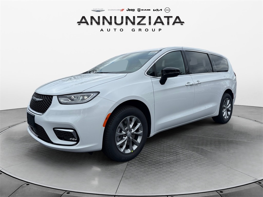 2026 Chrysler Pacifica Select's photo