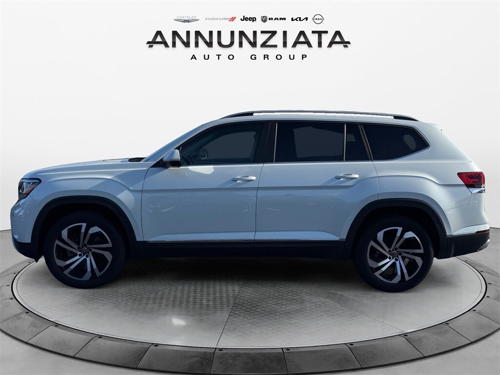 2022 Volkswagen Atlas SEL photo 2
