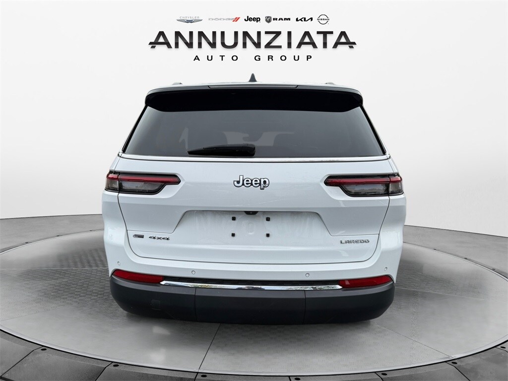 2022 Jeep Grand Cherokee Laredo photo 4