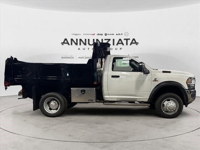 2024 Ram 5500 photo 3