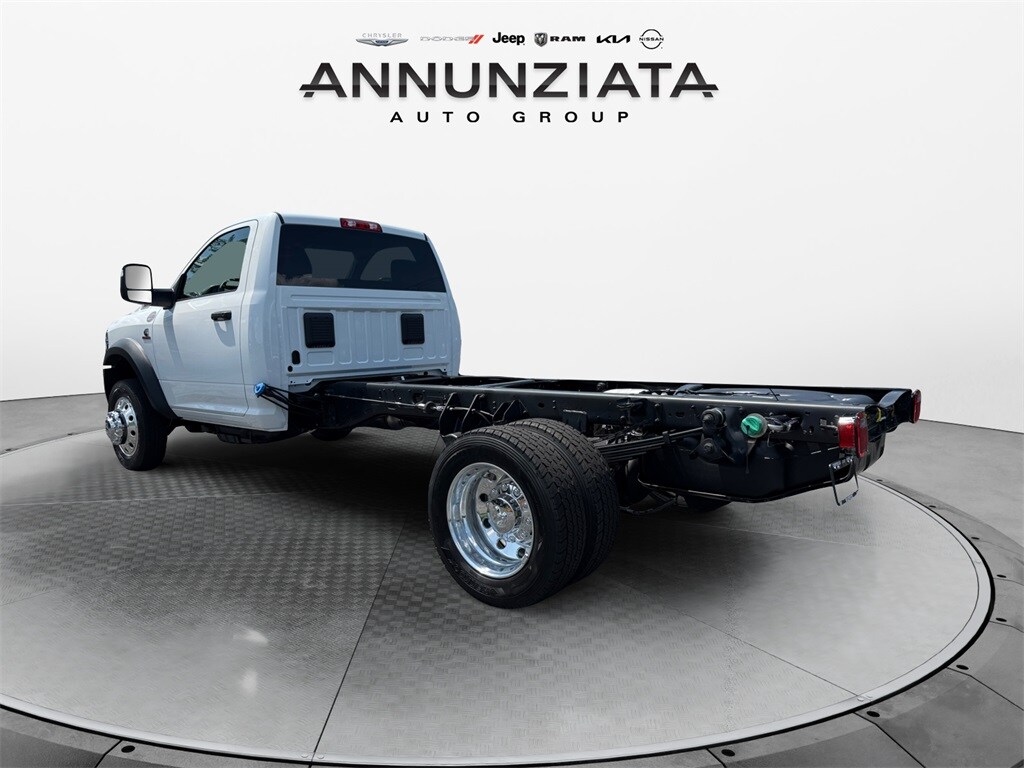 2025 Ram 5500 photo 3