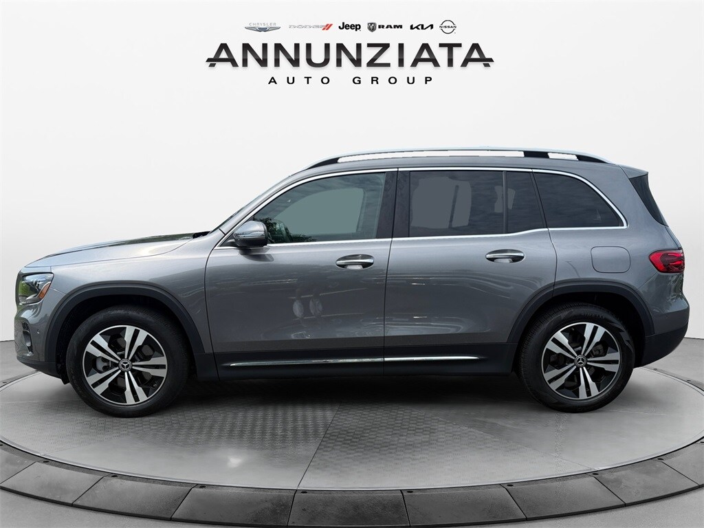 2024 Mercedes Benz GLB 250 4MATIC photo 2