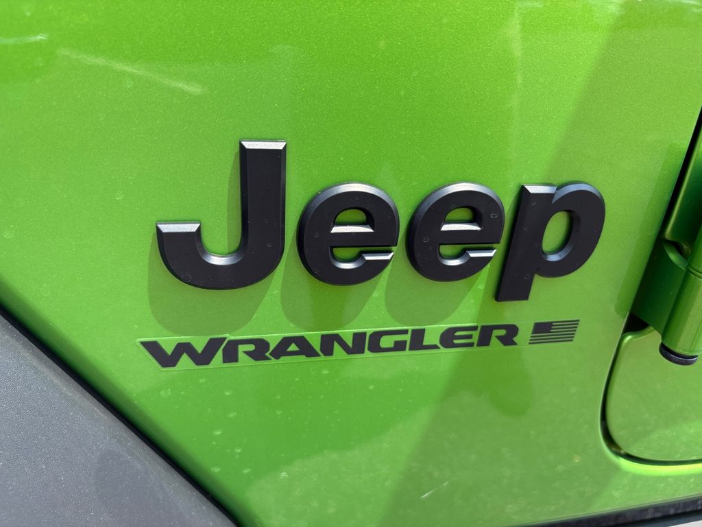 2025 Jeep Wrangler 4-Door Willys - Photo 17