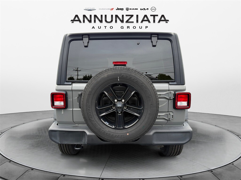 2022 Jeep Wrangler Unlimited Sport Altitude photo 2