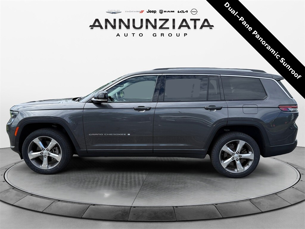 2022 Jeep Grand Cherokee Limited photo 2