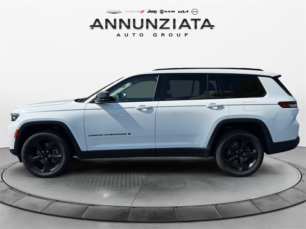 2022 Jeep Grand Cherokee Limited photo 2