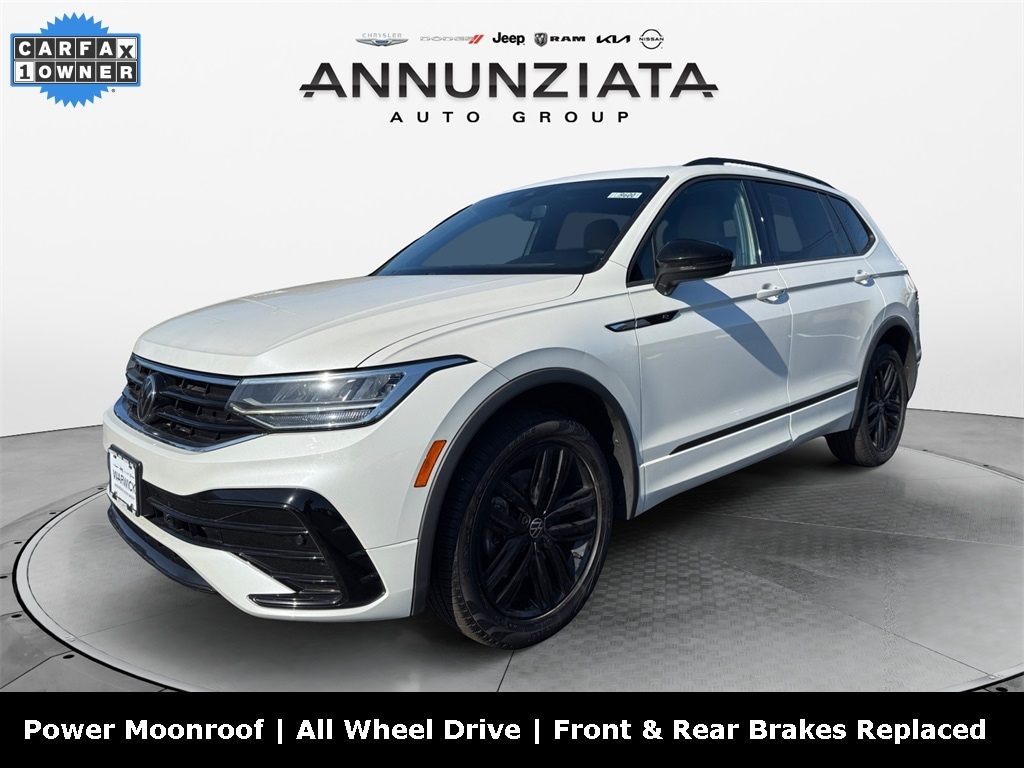 2022 Volkswagen Tiguan SE R-LINE BLACK's photo