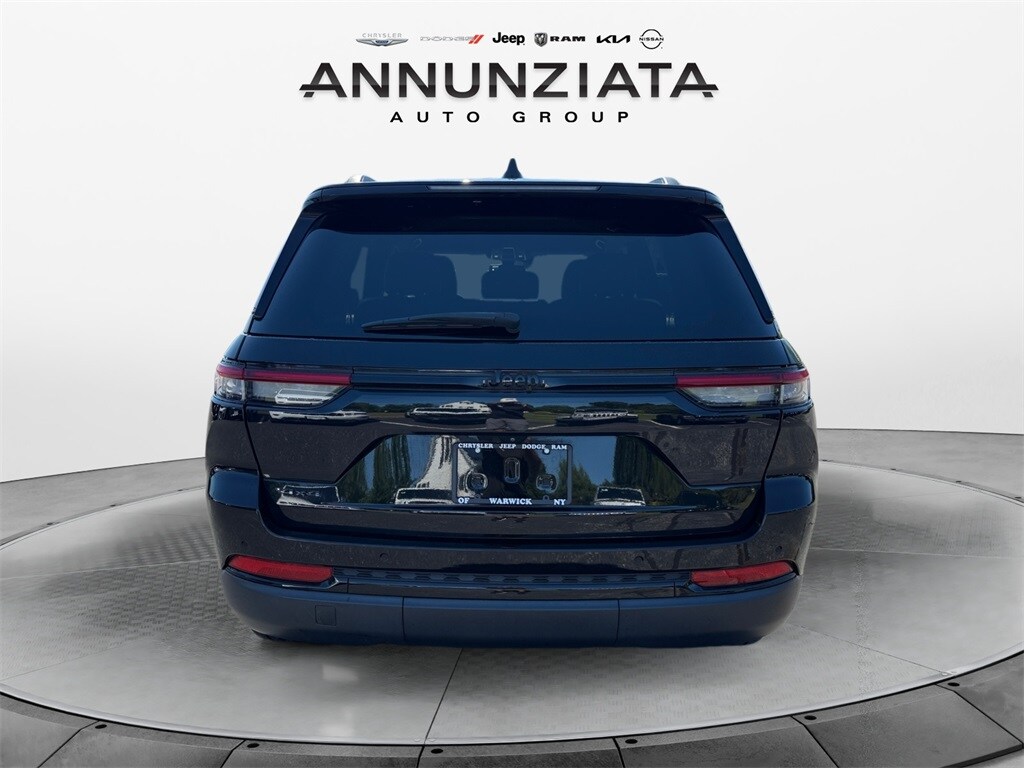 2022 Jeep Grand Cherokee Altitude photo 3