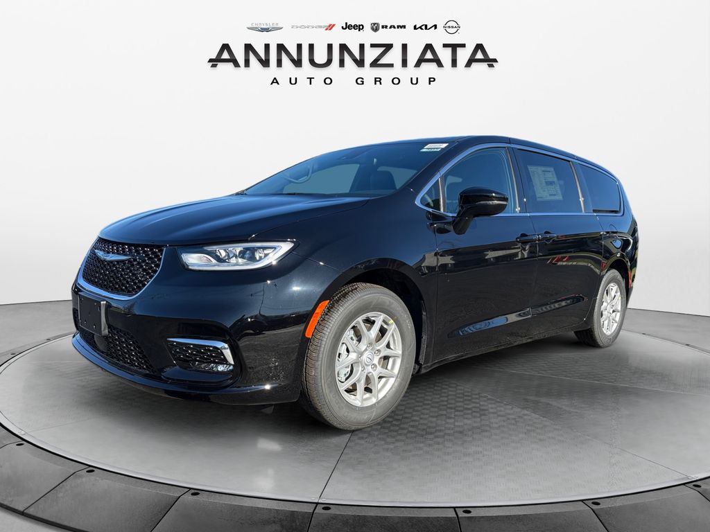 2026 Chrysler Pacifica Select's photo