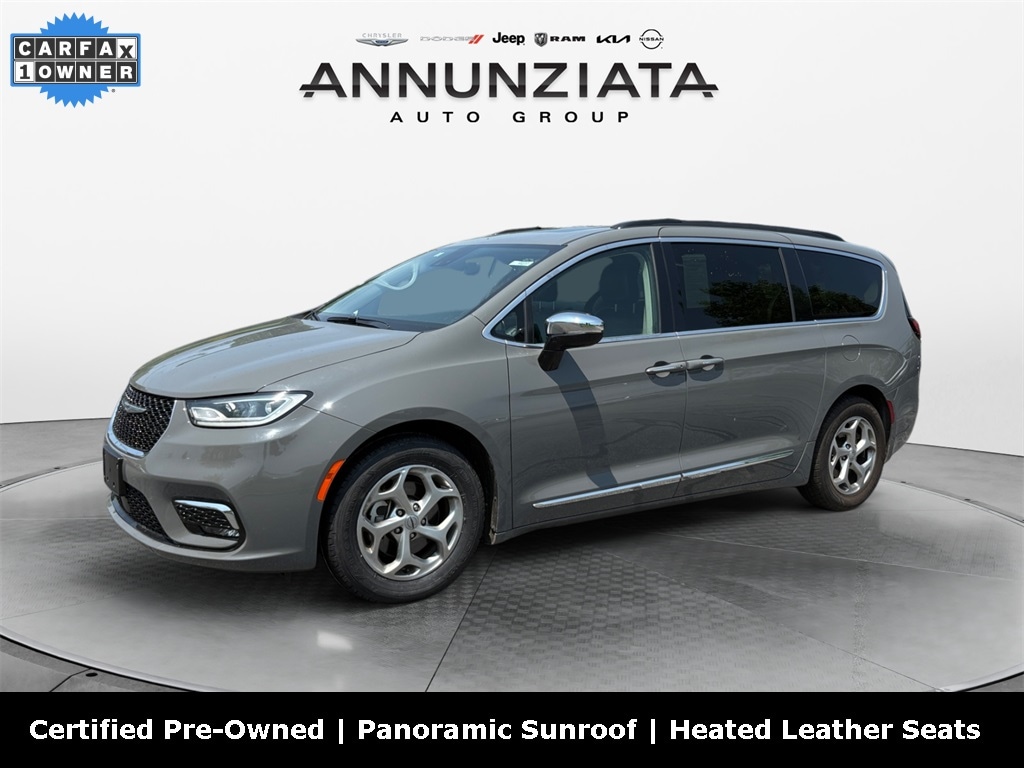 2023 Chrysler Pacifica Limited's photo