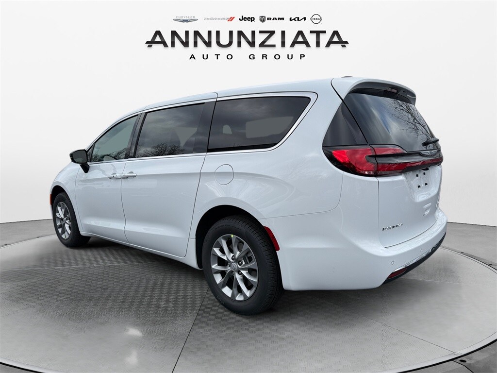New 2026 Chrysler Pacifica Select Passenger Van