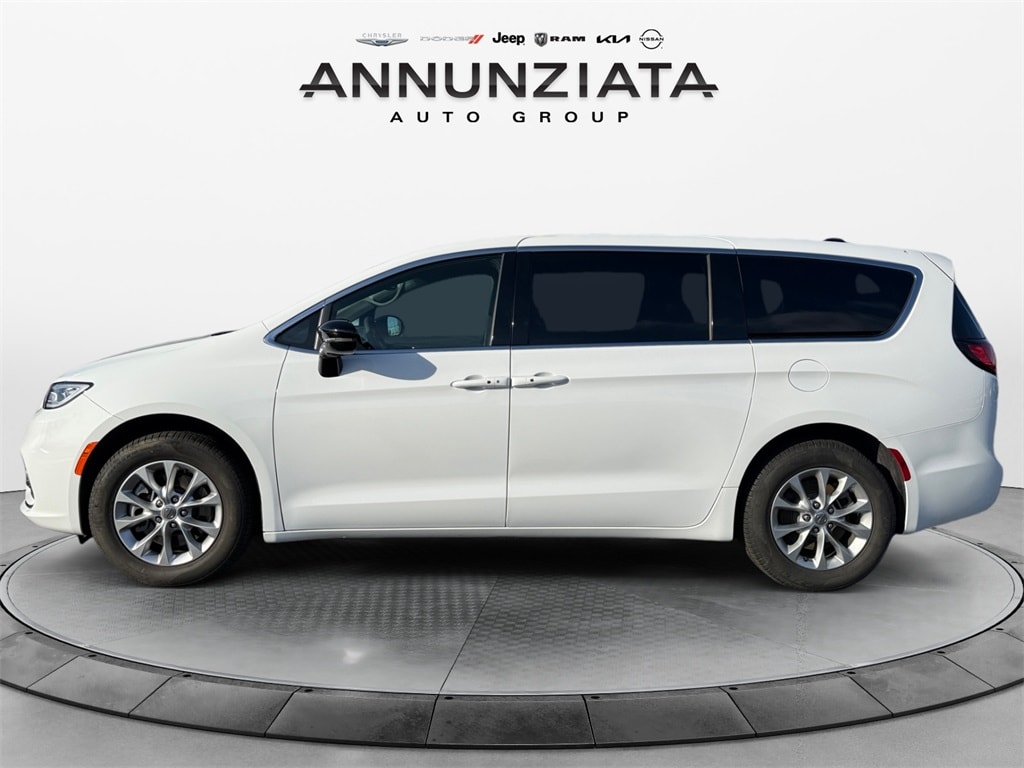 Used 2025 Chrysler Pacifica Select Minivan/Van