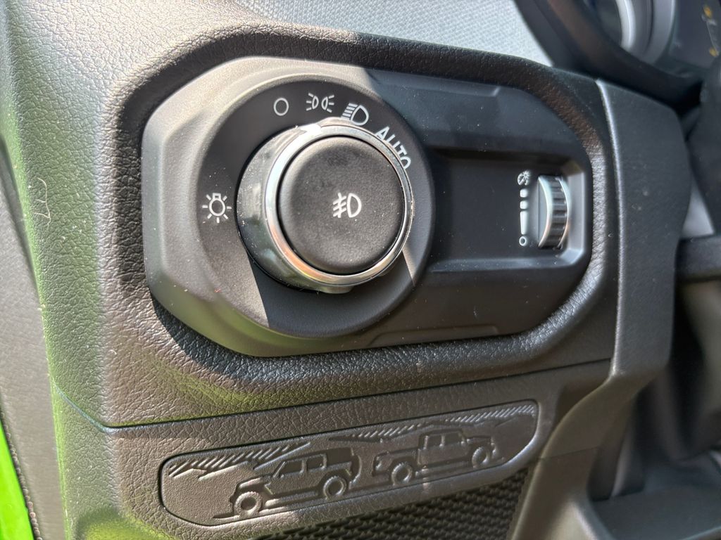 2025 Jeep Wrangler 4-Door Willys - Photo 31
