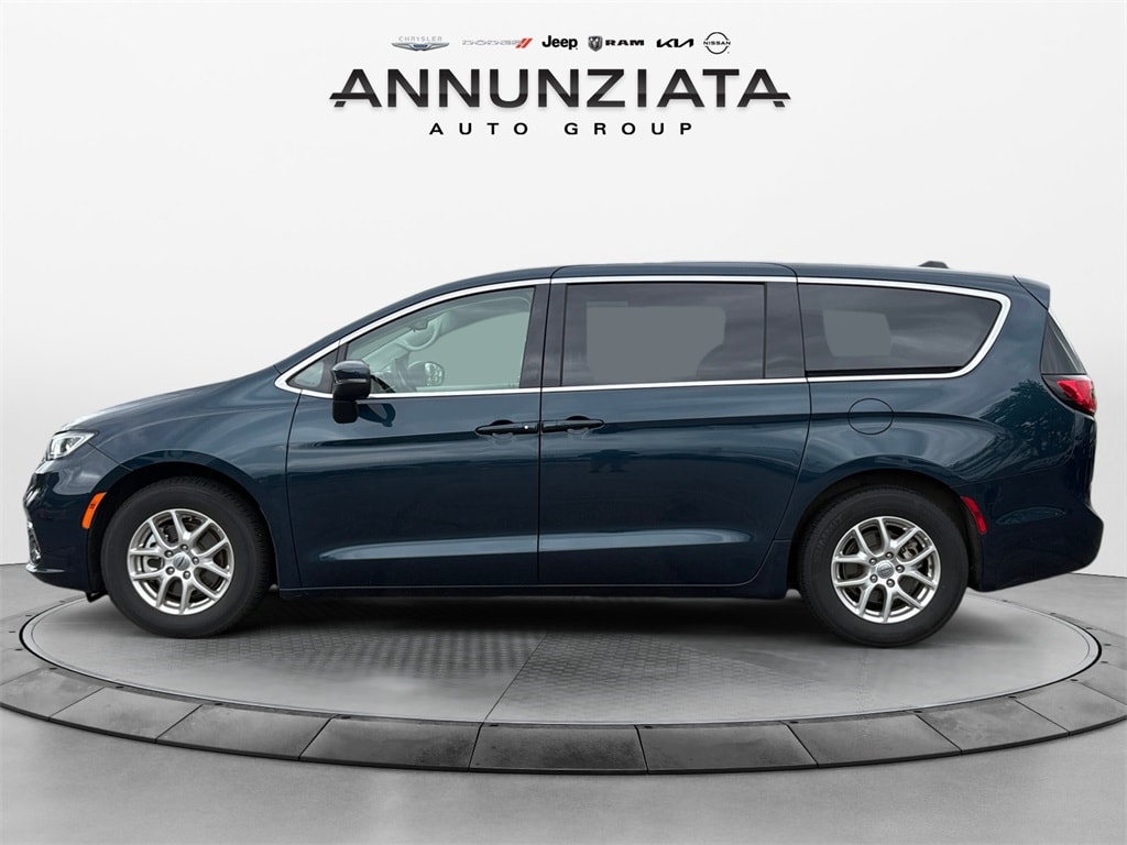Certified 2023 Chrysler Pacifica Touring L Minivan/Van