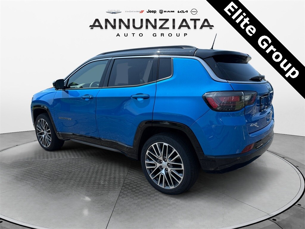 2023 Jeep Compass Limited photo 3