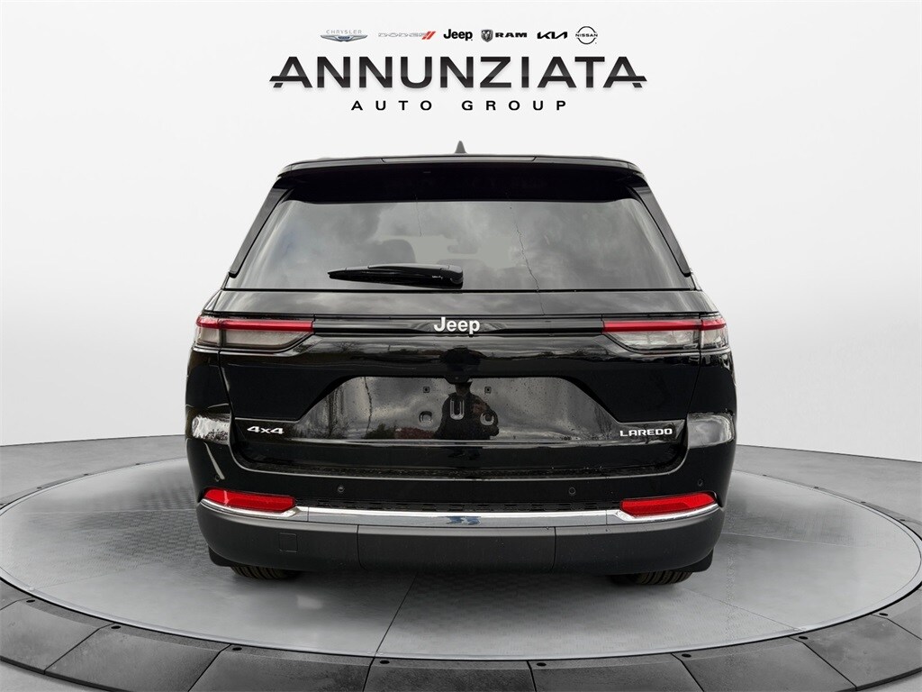 2025 Jeep Grand Cherokee Laredo photo 3
