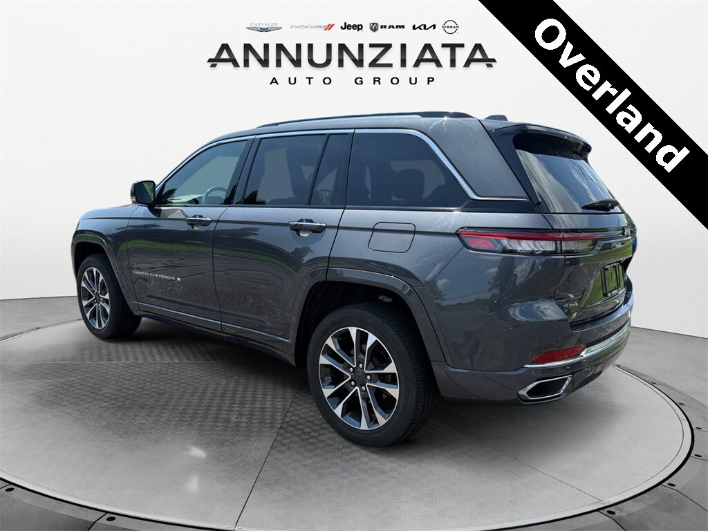 2022 Jeep Grand Cherokee Overland photo 3