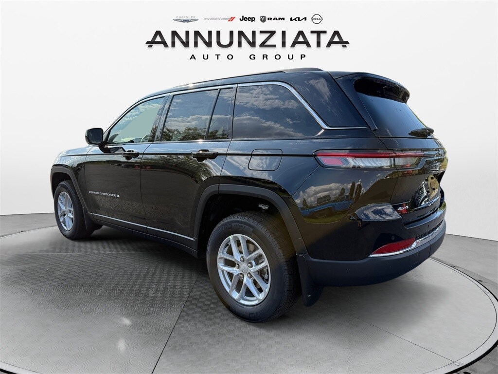 2025 Jeep Grand Cherokee Laredo X photo 3