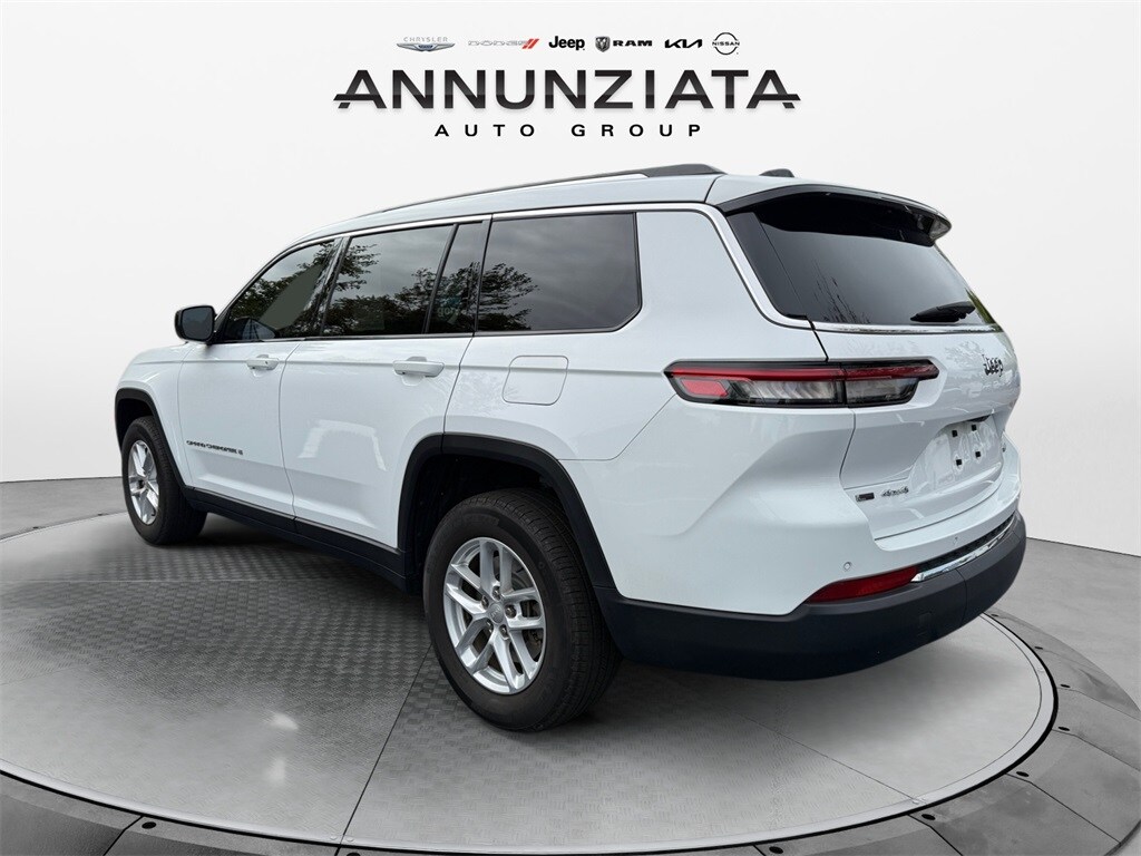 2022 Jeep Grand Cherokee Laredo photo 3