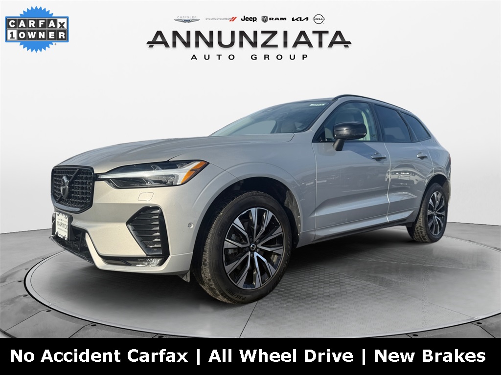 2024 Volvo XC60 Plus's photo