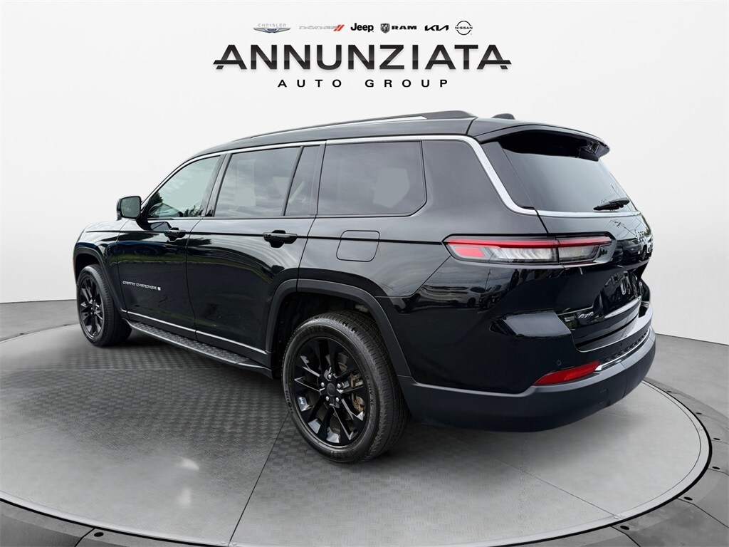 2022 Jeep Grand Cherokee Limited photo 3
