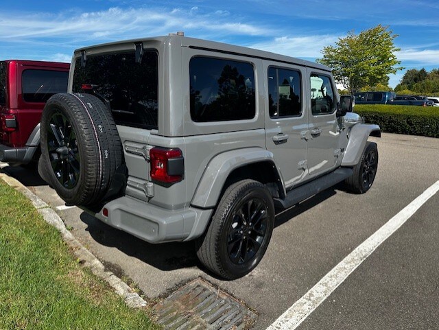 2022 Jeep Wrangler Unlimited Sahara photo 2
