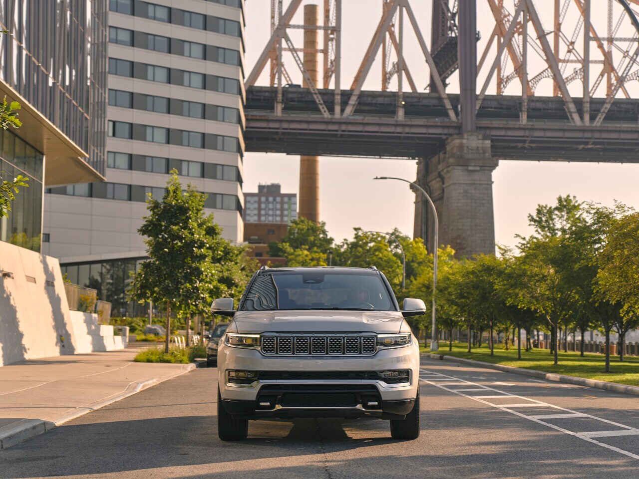Jeep Wagoneer S
