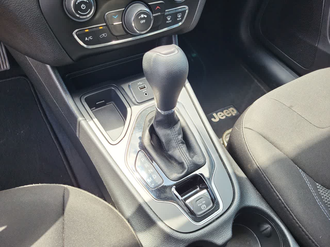 Thumbnail: 2020 Jeep Cherokee - 25