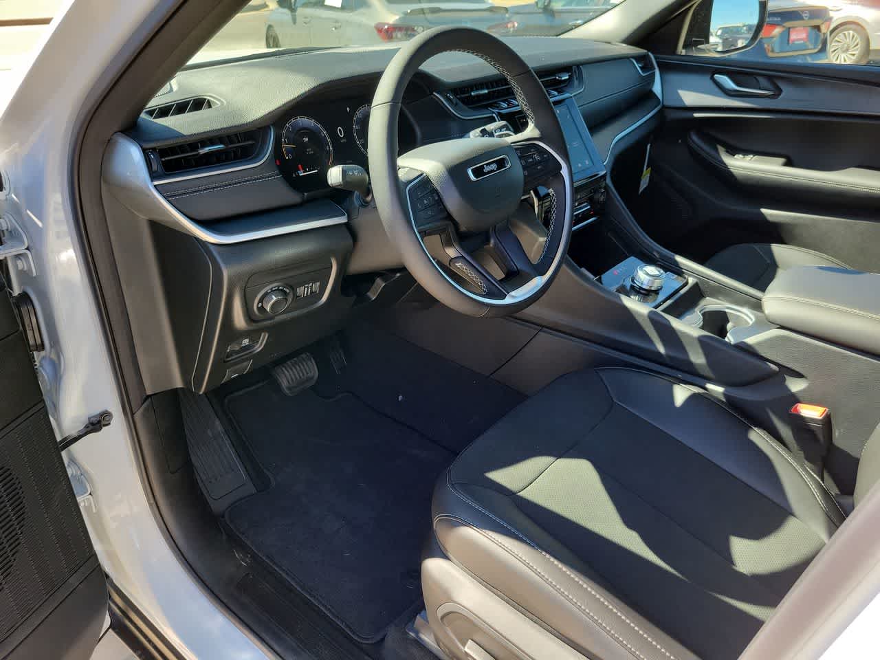 Thumbnail: 2025 Jeep Grand Cherokee - 10