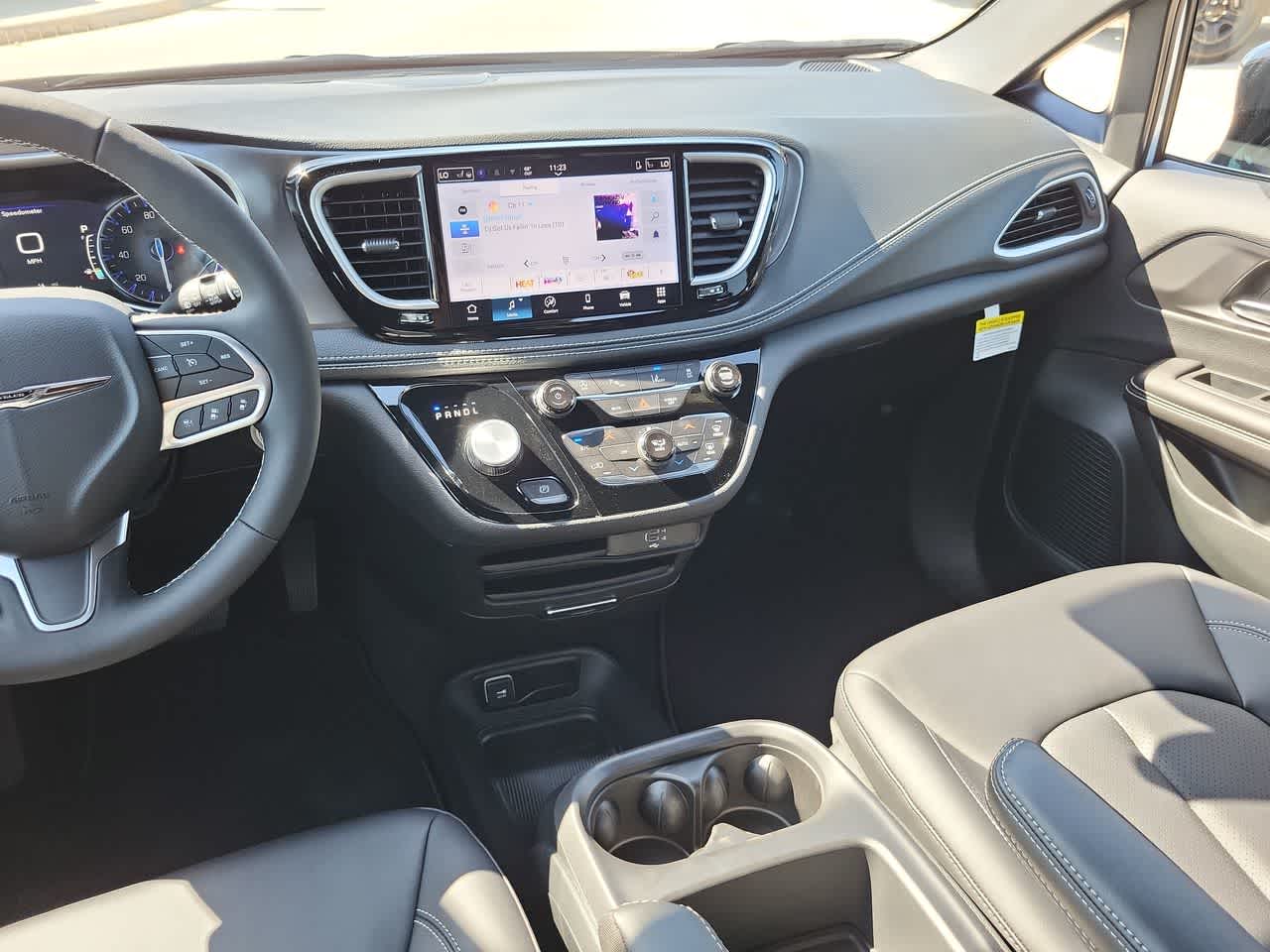 Thumbnail: 2026 Chrysler Pacifica - 24