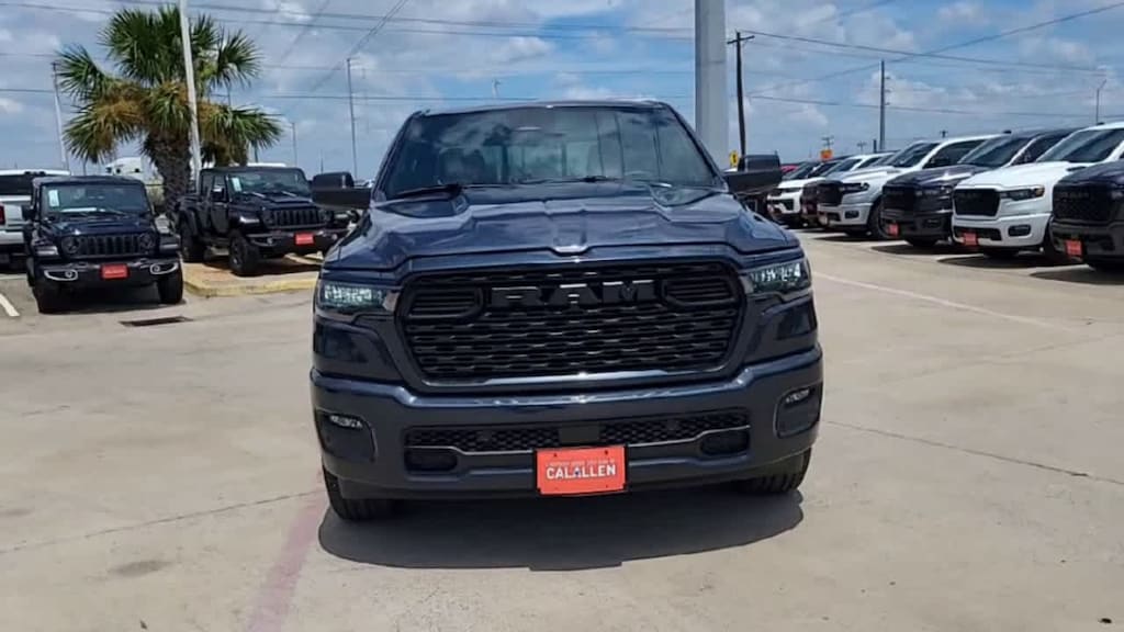 New 2026 Ram 1500 EXPRESS CREW CAB 4X2 5'7 BOX Pickup